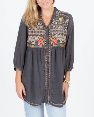 Johnny Was Clothing Small Embroidered Button Down Blouse
