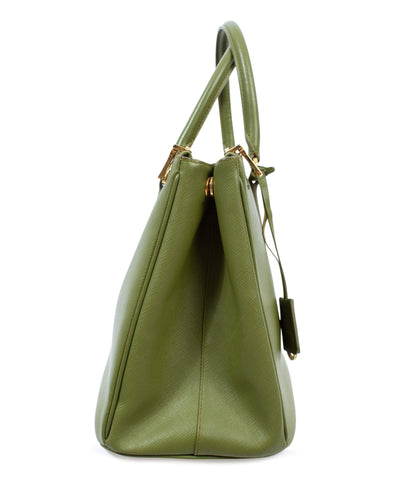 Prada Bags One Size Green Medium Hand Bag