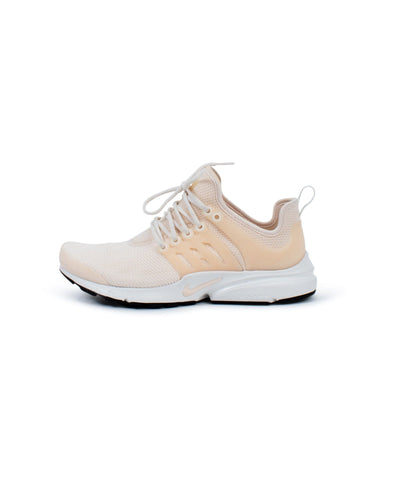 Nike Shoes Small | US 7 Low Top Sneakers