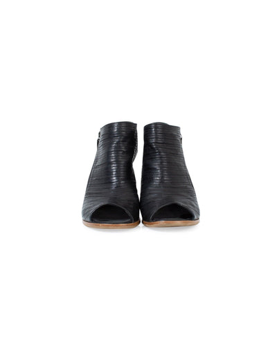 Paul Green Shoes Small | US 7 Black Leather Peep Toe Mules