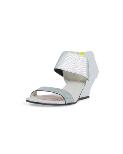 UN United Nude Shoes Medium | US 9 Textured Low Heel Sandals